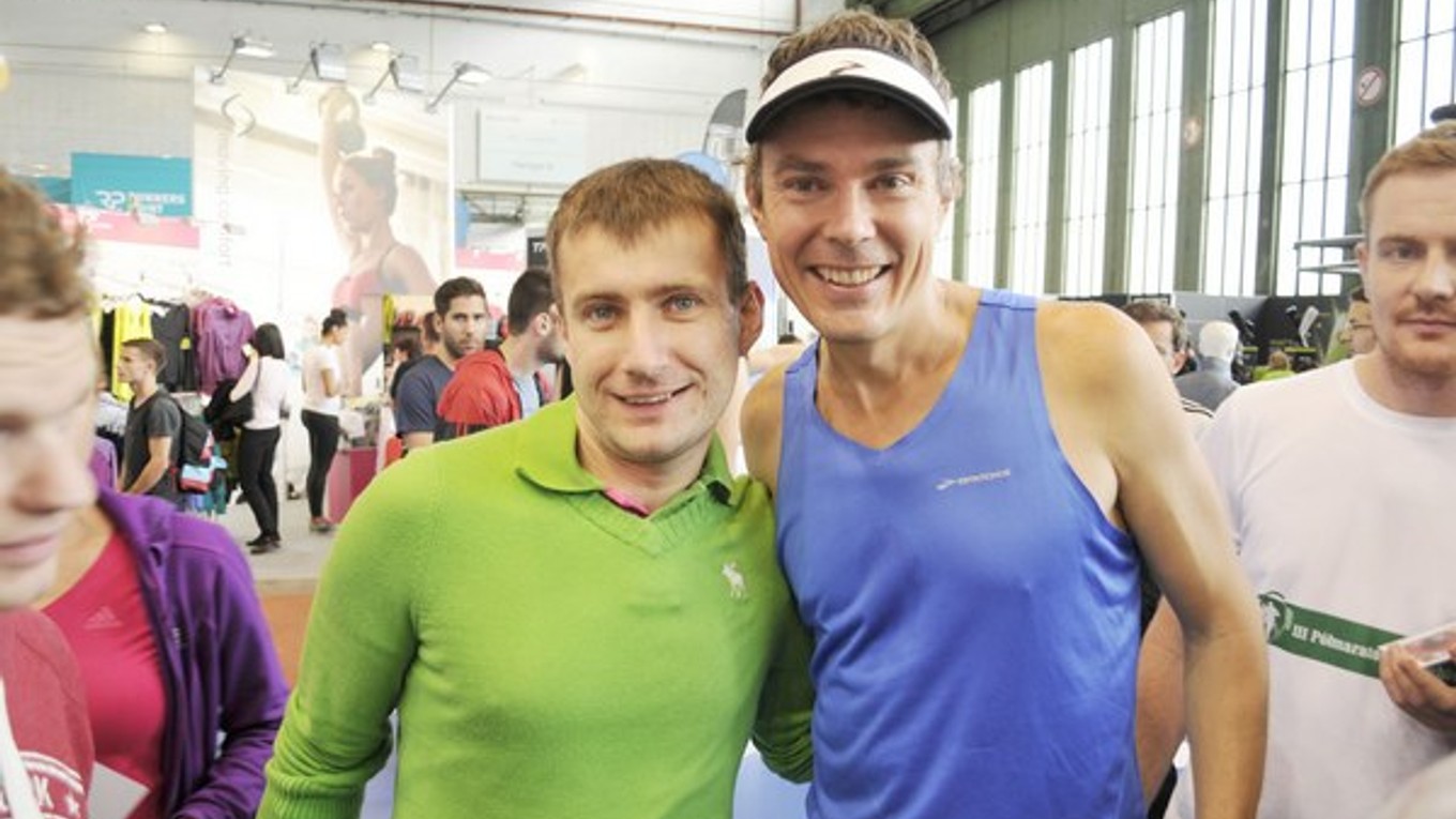 Stretnutie. Andrej Ružík (vľavo) sa v Berlíne stretol aj so Scottom Jurekom, známym svetovým autorom publikácií o behaní, ktorý behá ultramaratóny.