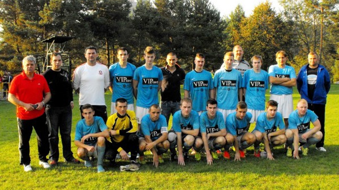 FK Krásnohorské Podhradie. V mužstve sa stretli mladí i skúsení hráči.