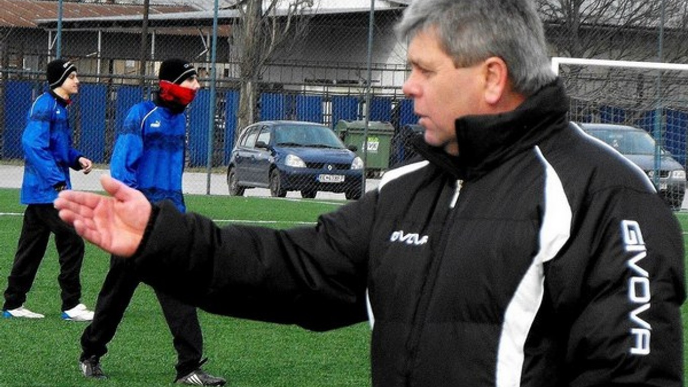 Tréner FK Krh. Podhradia Július Balta.