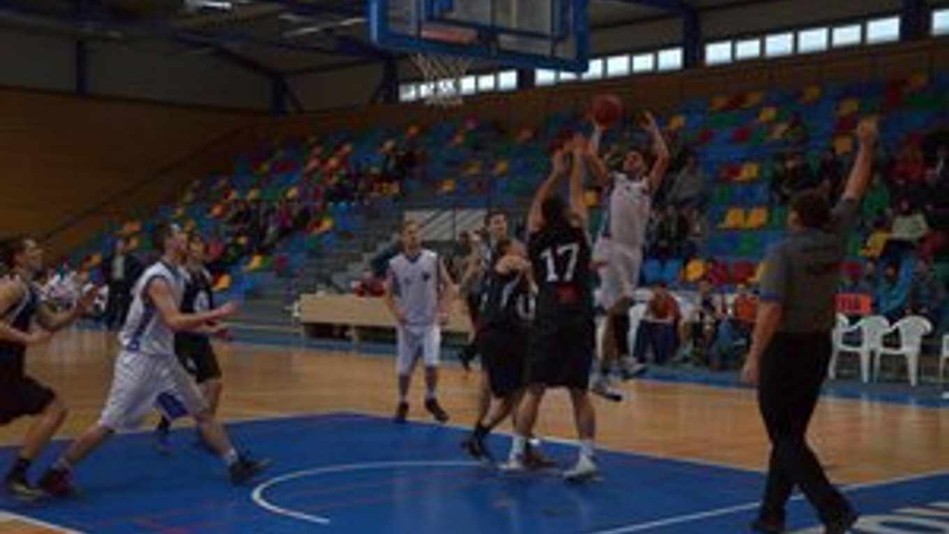 Rožňava nakoniec porazila Lučenec o dva body 70:68.