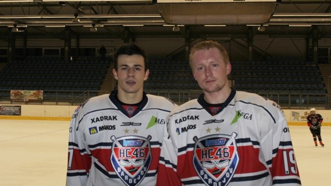 Filip Vaško (vľavo 17). Bol autorom štyroch gólov a jednej asistencie, Erik Belušár (19) pridal dva góly.