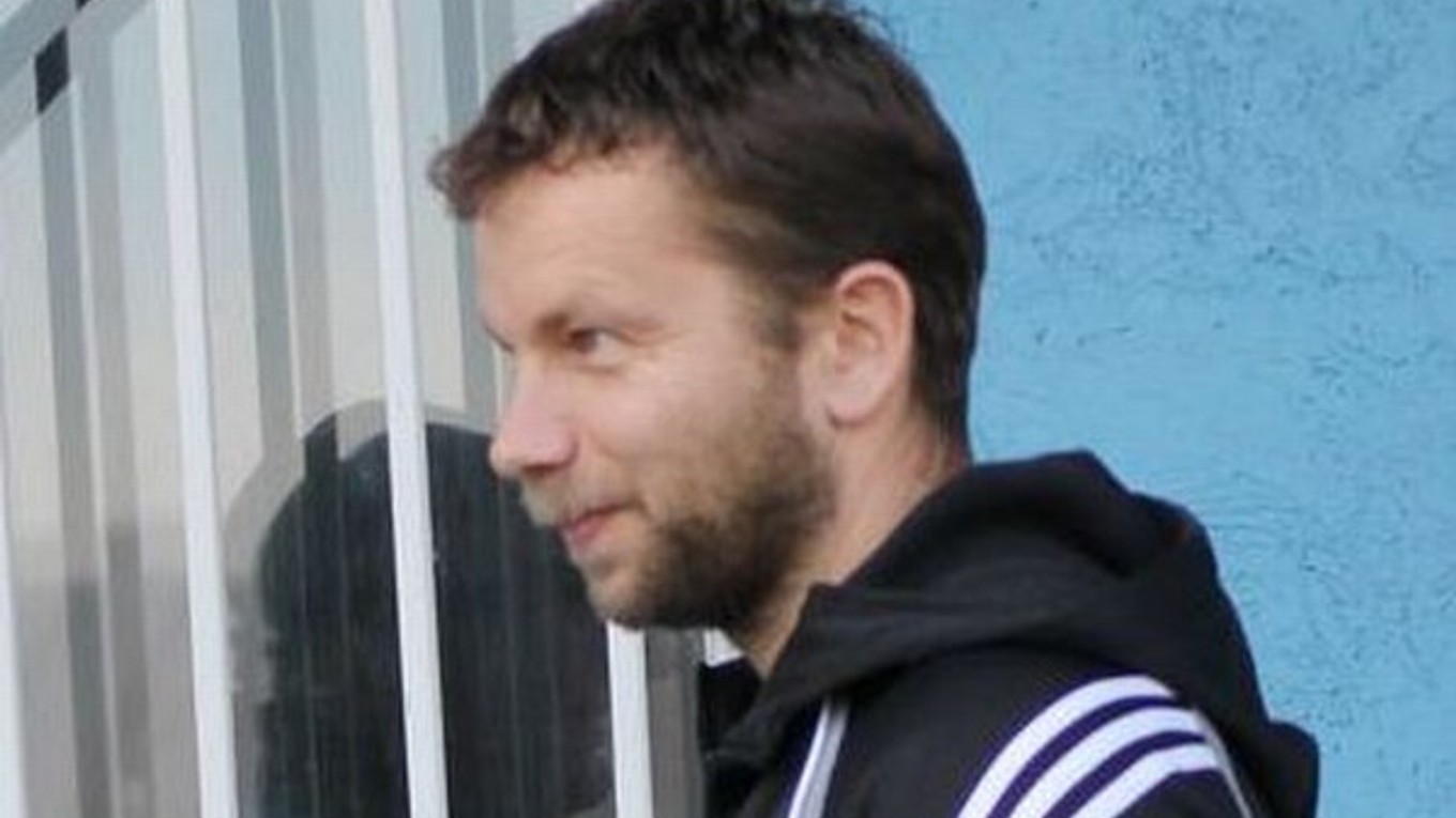 Tréner ŠK Milénium F. Šott musel hrať.