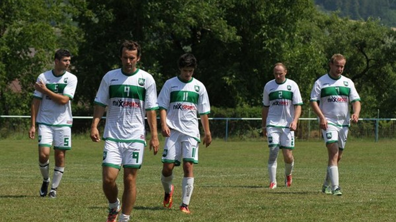 Pakostovskí futbalisti. Ratovali aspoň bod v závere.