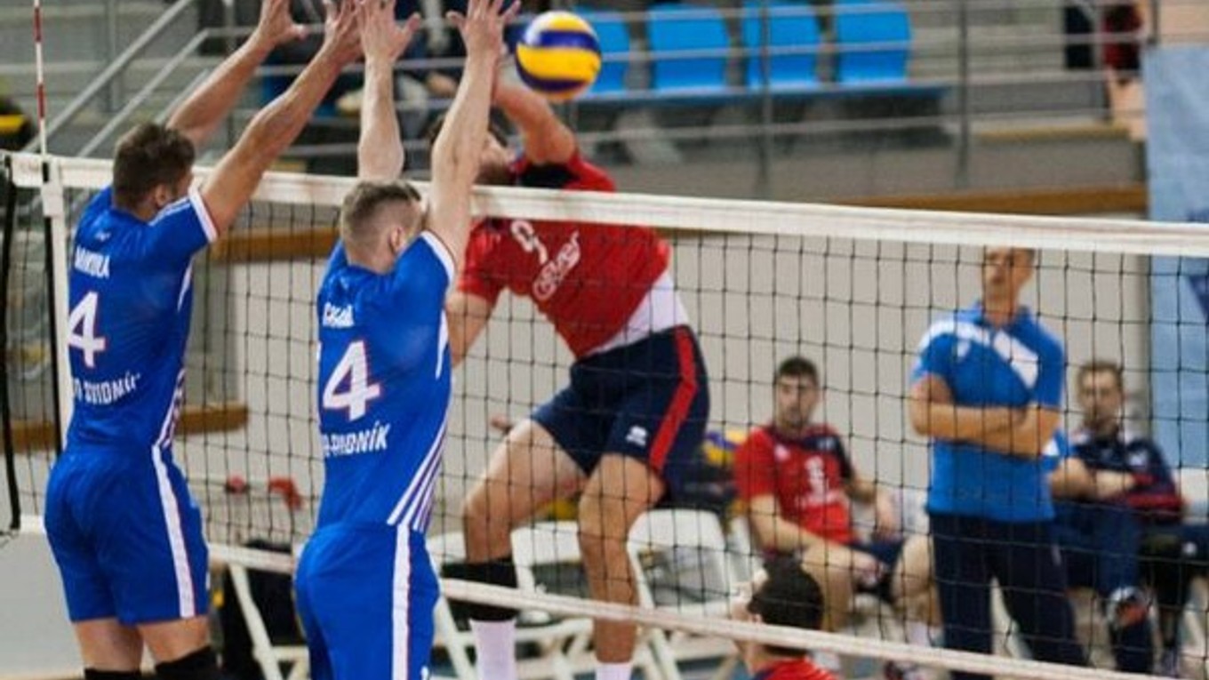 Ešte v akcii. Chemesák Jakub Bališin (č. 4) v pohotovosti.