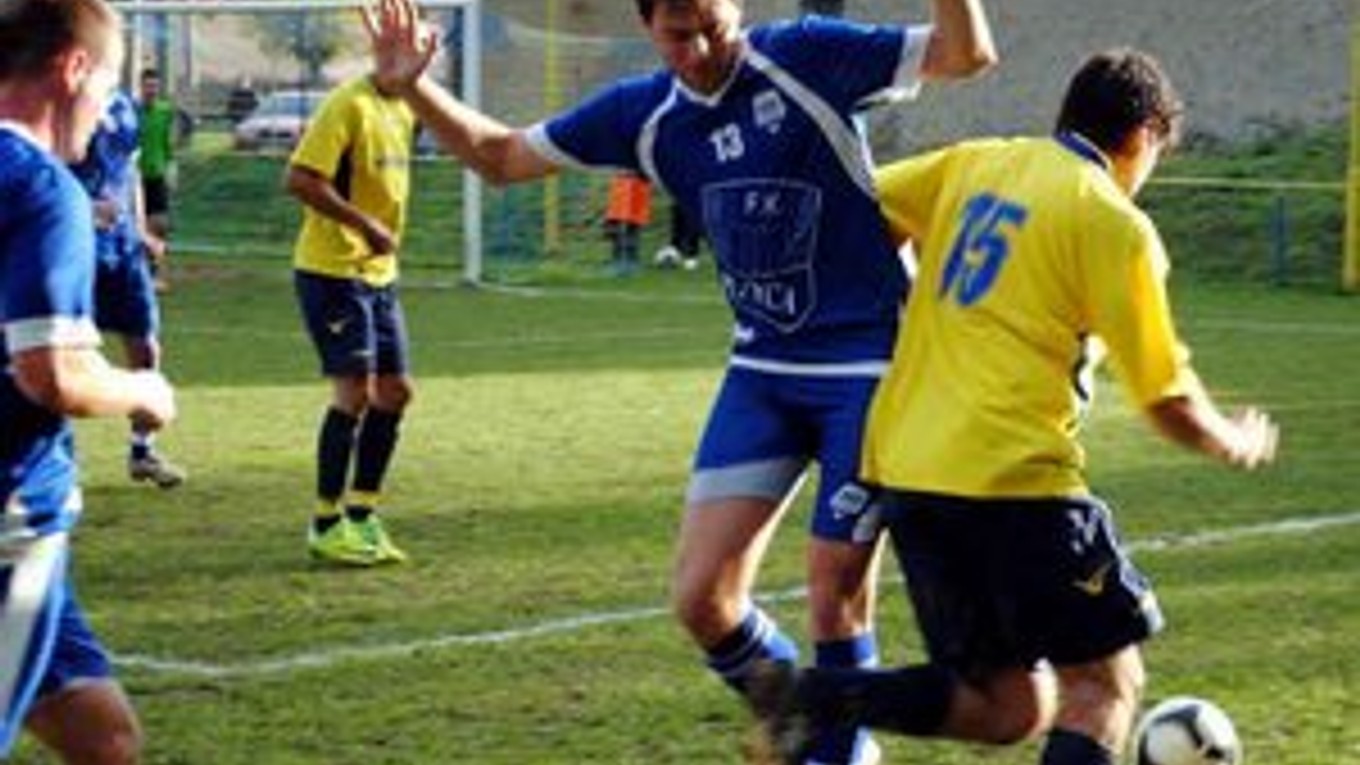 Dominovali. Aj tentoraz zahral v obrane spoľahlivo Ján Kuľanda (vľavo).