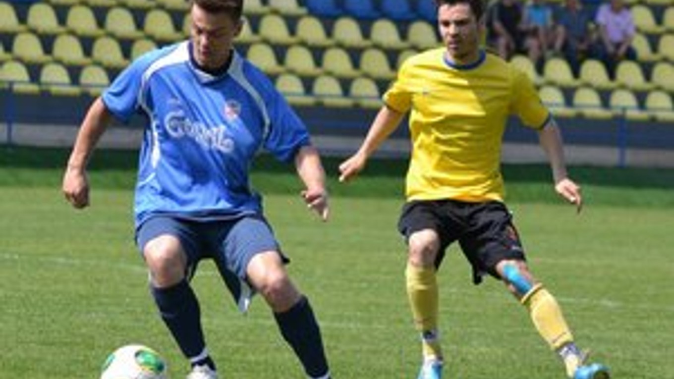 Strelil parádny gól. P. Štefaňák (vľavo) poistil výhru Starej Ľubovne.