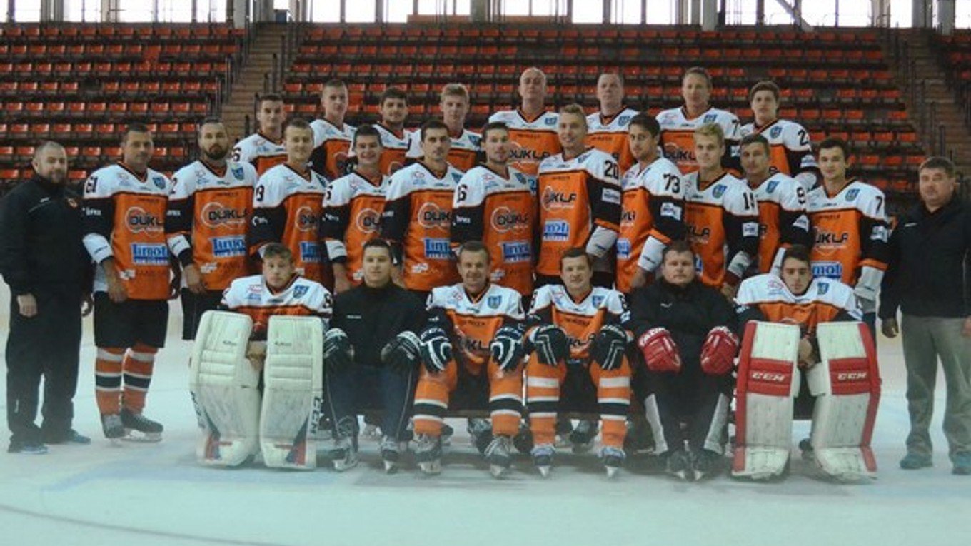 Mužstvo HK Dukla Michalovce v sezóne 2015/16. V druhej najvyššej hokejovej súťaži obsadilo konečnú šiestu priečku.