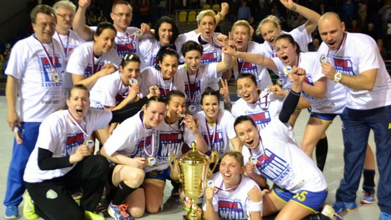 Najlepší tím spoločnej slovensko-českej súťaže hádzanárok za sezónu 2015/16. Michalovská Iuventa sa víťazom WHIL-ky stala zaslúžene, zaváhala iba v dvoch zápasoch.