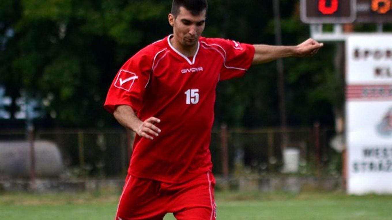 Daniel Lörinc z Topolian. Proti Tušiciam zaznamenal hetrik.