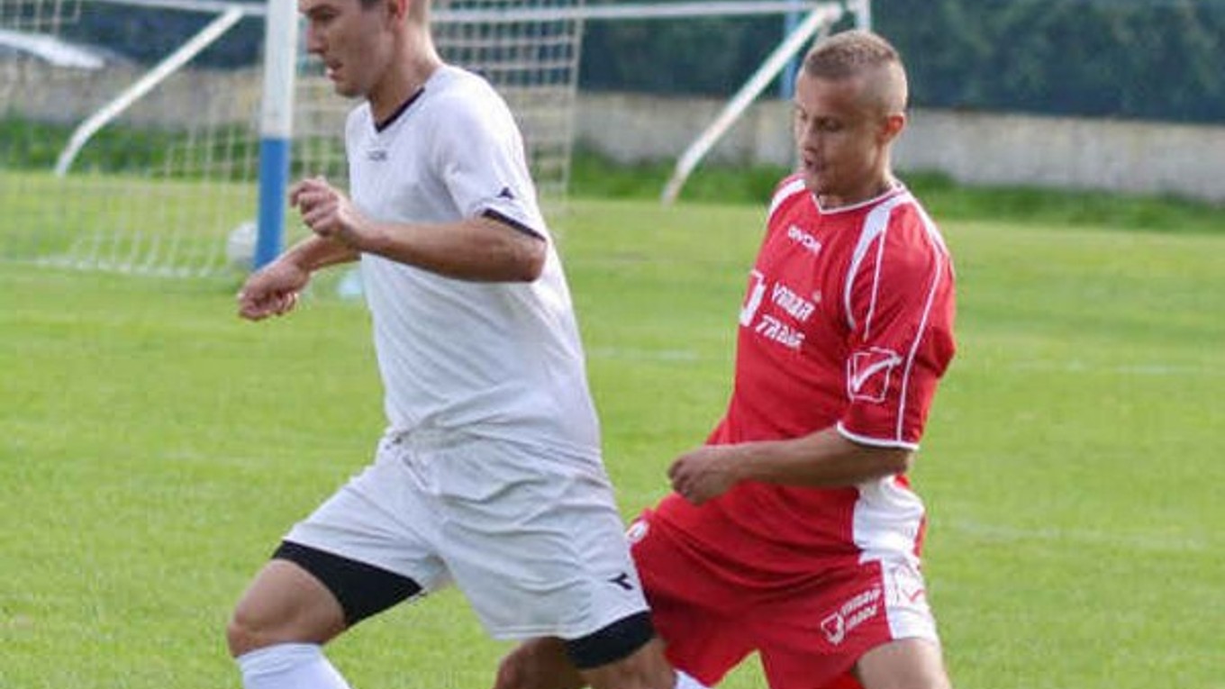 Uzavrel skóre stretnutia. Ján Hutaj (vľavo) strelil štvrtý gól Sobraniec.