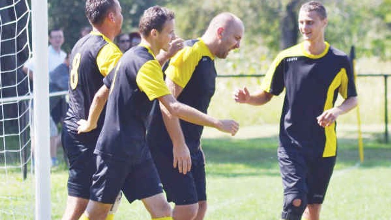 Močarany naďalej dýchajú na krk Pavlovciam nad Uhom. V nedeľu si na domácom trávniku hladko poradili s Malčicami.