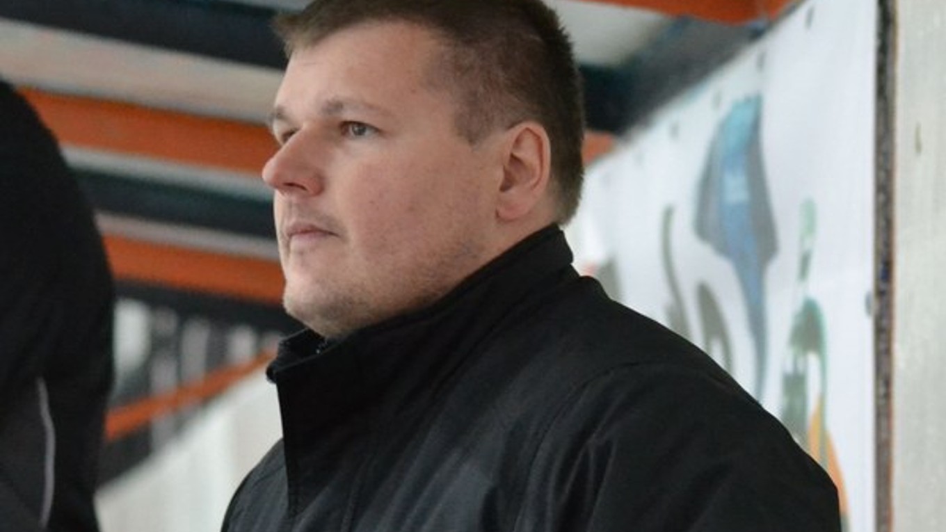 Tréner tímu Peter Tirpák. So zverencami začal prípravu v Medzilaborciach.