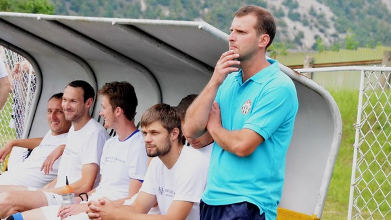 Rudolf Pavlík. V prvom zápase na novom pôsobisku zvíťazil jeho tím nad V. Kapušanmi 2:0.