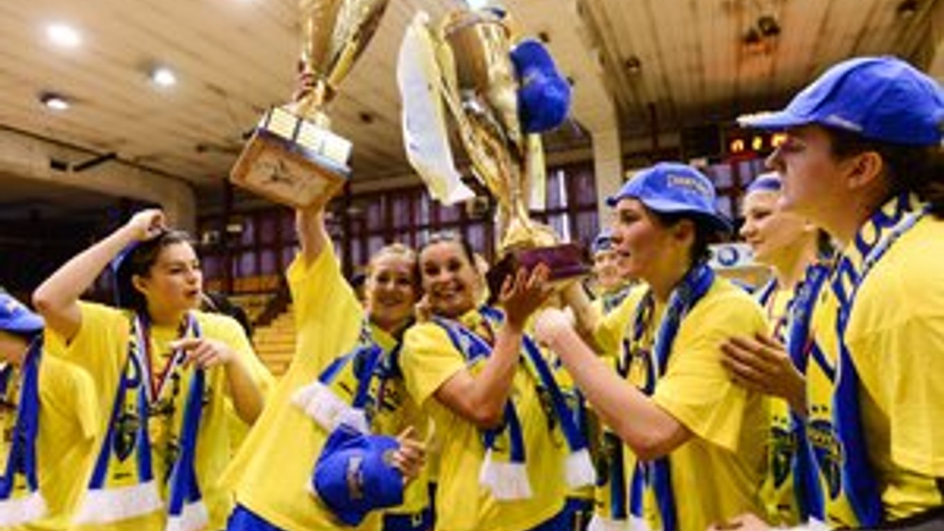 Michalovčanky sa tešia z ďalšieho titulu.