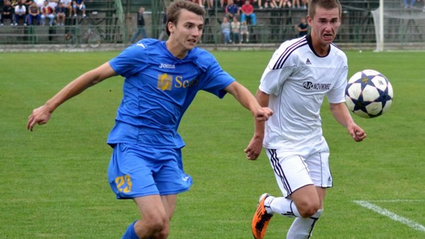 Spečatil pohárové víťazstvo. R. Kovaľ (vľavo) vo Vranove zvyšoval na 2:0.