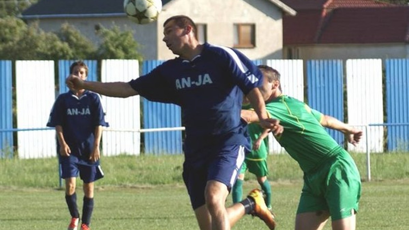 Tušice v Hatalove neuspeli. Gól Patrika Iškyho (vo výskoku) na body nestačil.