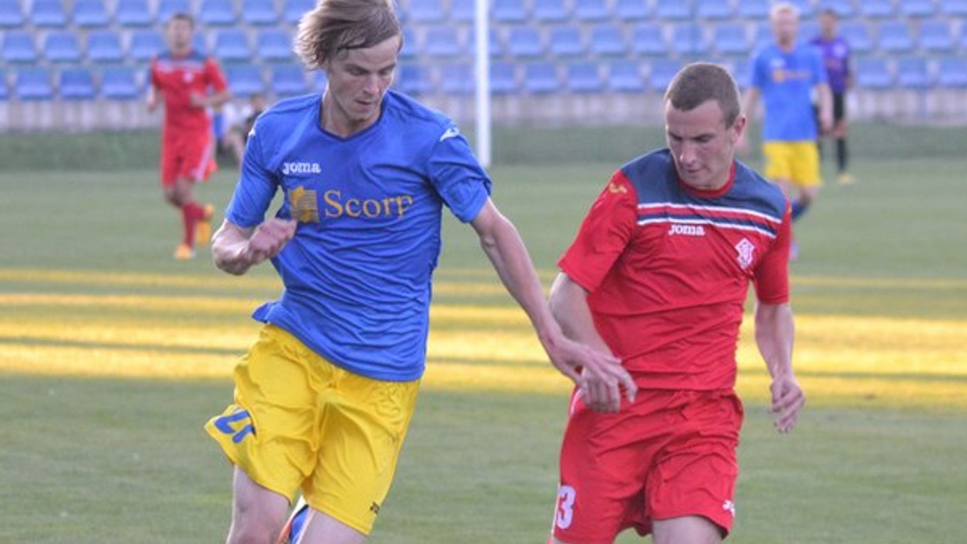 Michal Hamuľak (vľavo) v tejto sezóne strelil Dubnici už štyri góly.