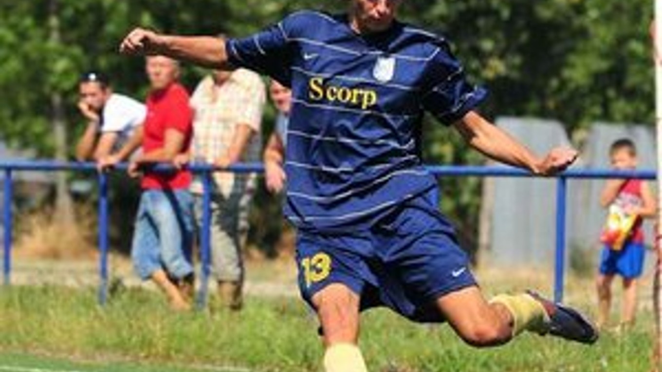 V drese rezervného tímu. Za B–mužstvo zaznamenal dva góly.