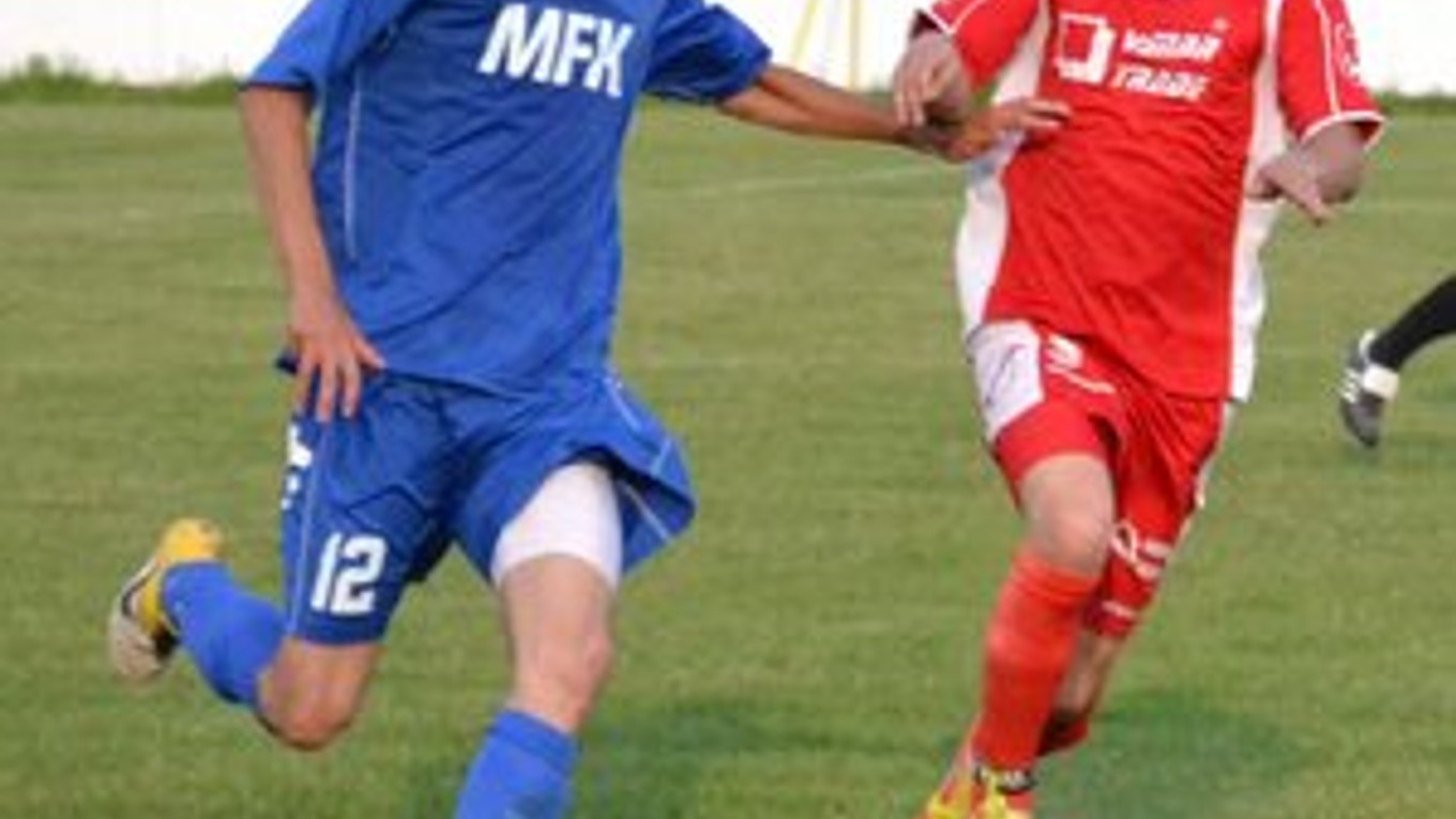Strelecky sa mu darí. Tibor Szabó (vľavo) vsietil už šesť gólov.