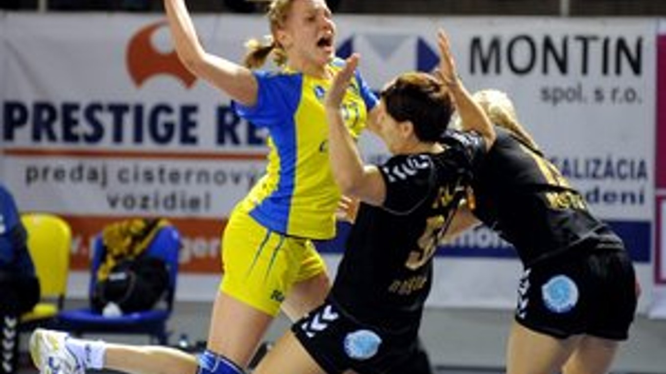 Prvýkrát ako súperka. N. Vinuková (vľavo) nastúpi v Rostove proti svojim.