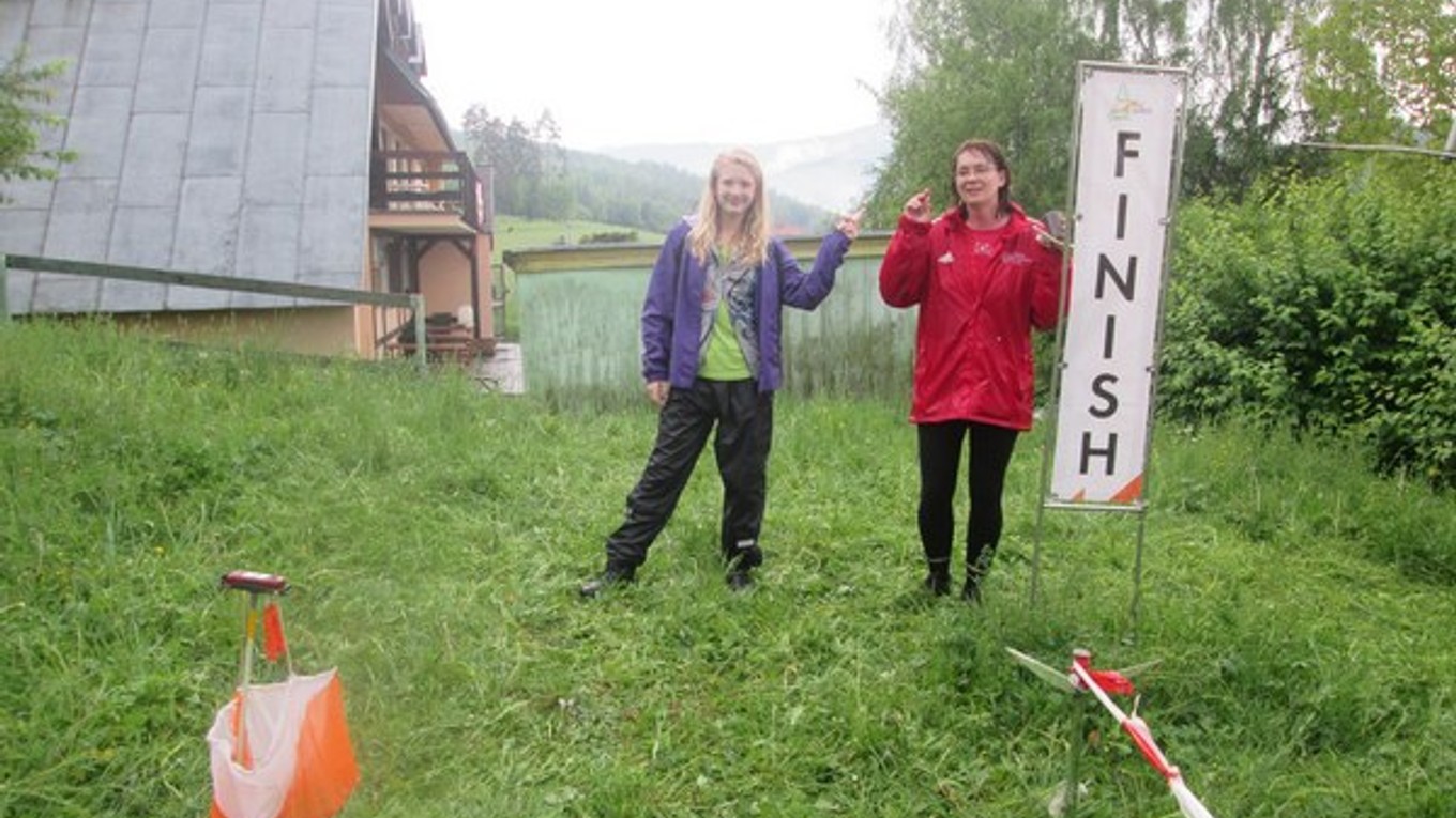 Sofia Sekaninová (vľavo) s mamou. Vyhrala kategóriu dievčat do 12 rokov.