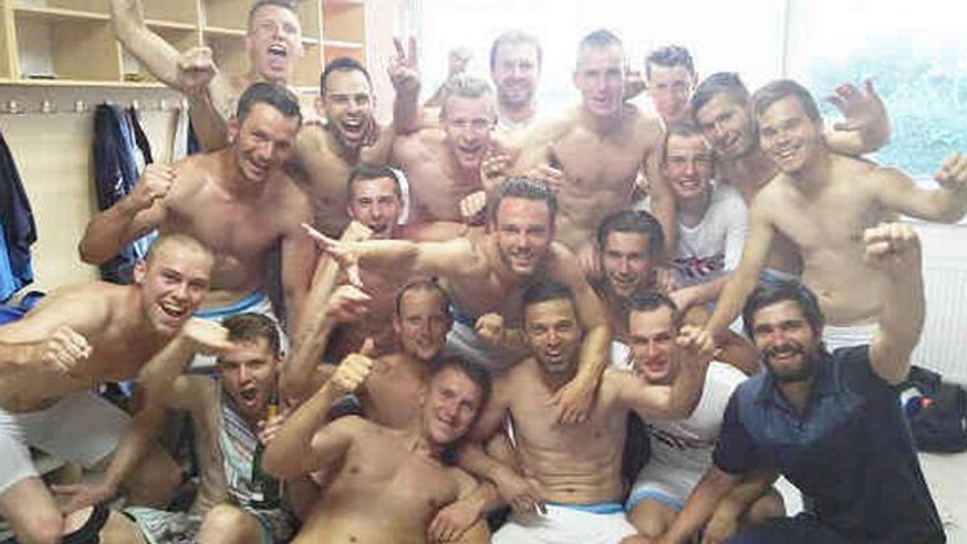Úspešná futbalová partia. Po roku sa v Spišskej Novej Vsi opäť oslavovalo víťazstvo v súťaži.