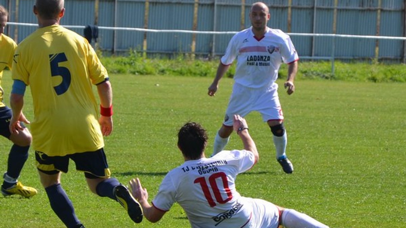 Doma vyšli naprázdno. V rušnom stretnutí Odorínčania hostili Mníšek nad Hnilcom a ten znova výsledkom 3:0 potvrdil, že patrí medzi najväčšie prekvapenia celej jesennej časti.