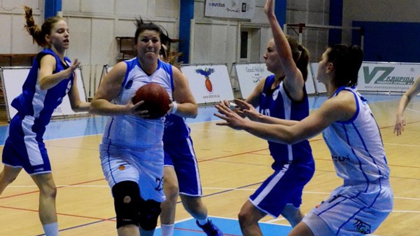 Opäť oporou tímu. Lucia Lásková (s loptou) opäť prišla vypomáhať na Spiš.