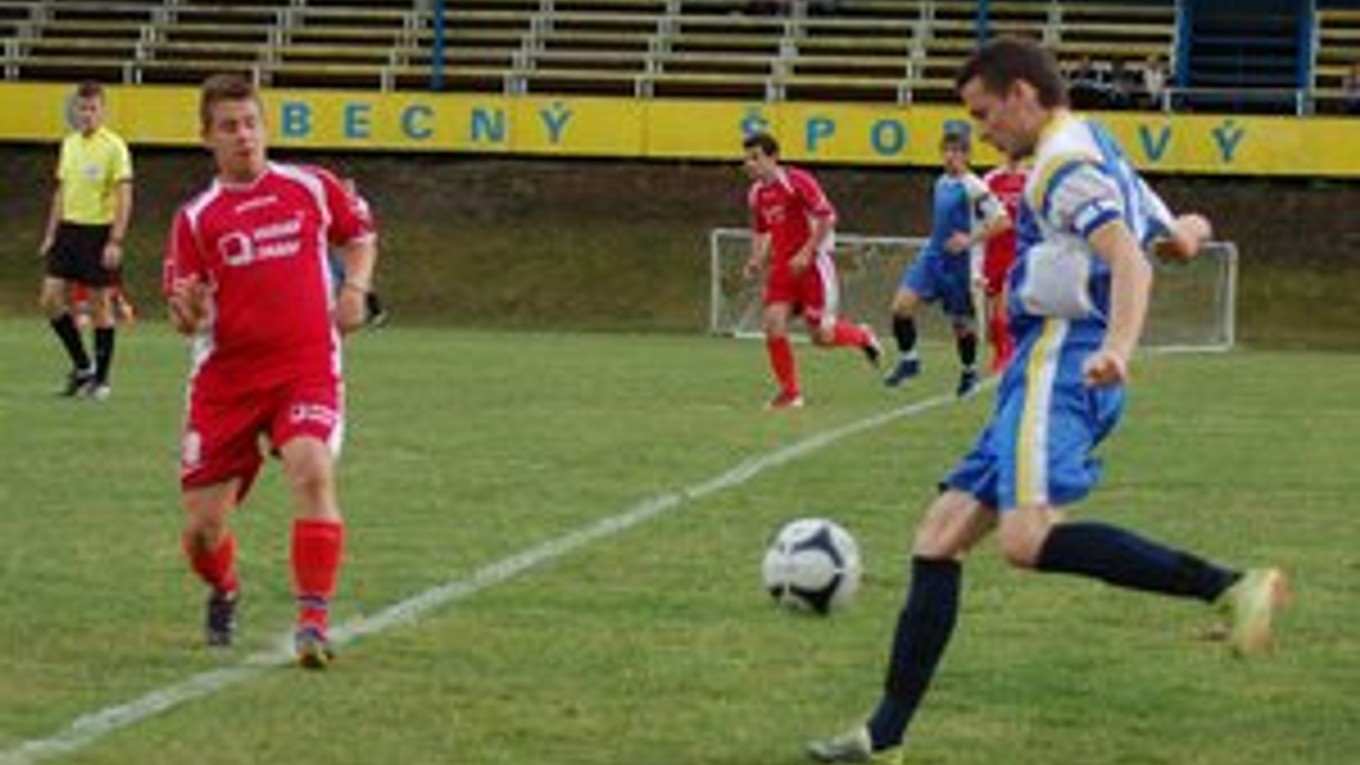 Futbal hrali aj po sezóne. Majstrovská časť sa pre Rudňancov skončila, ale pri futbale sa schádzajú naďalej.