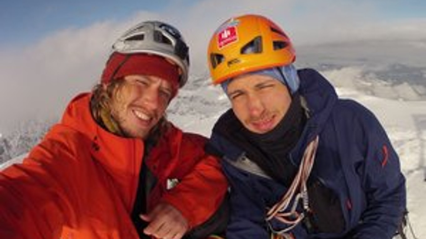 Zimný prechod majú za sebou dvaja horolezci. Na snímke vľavo Michal, vpravo Adam.