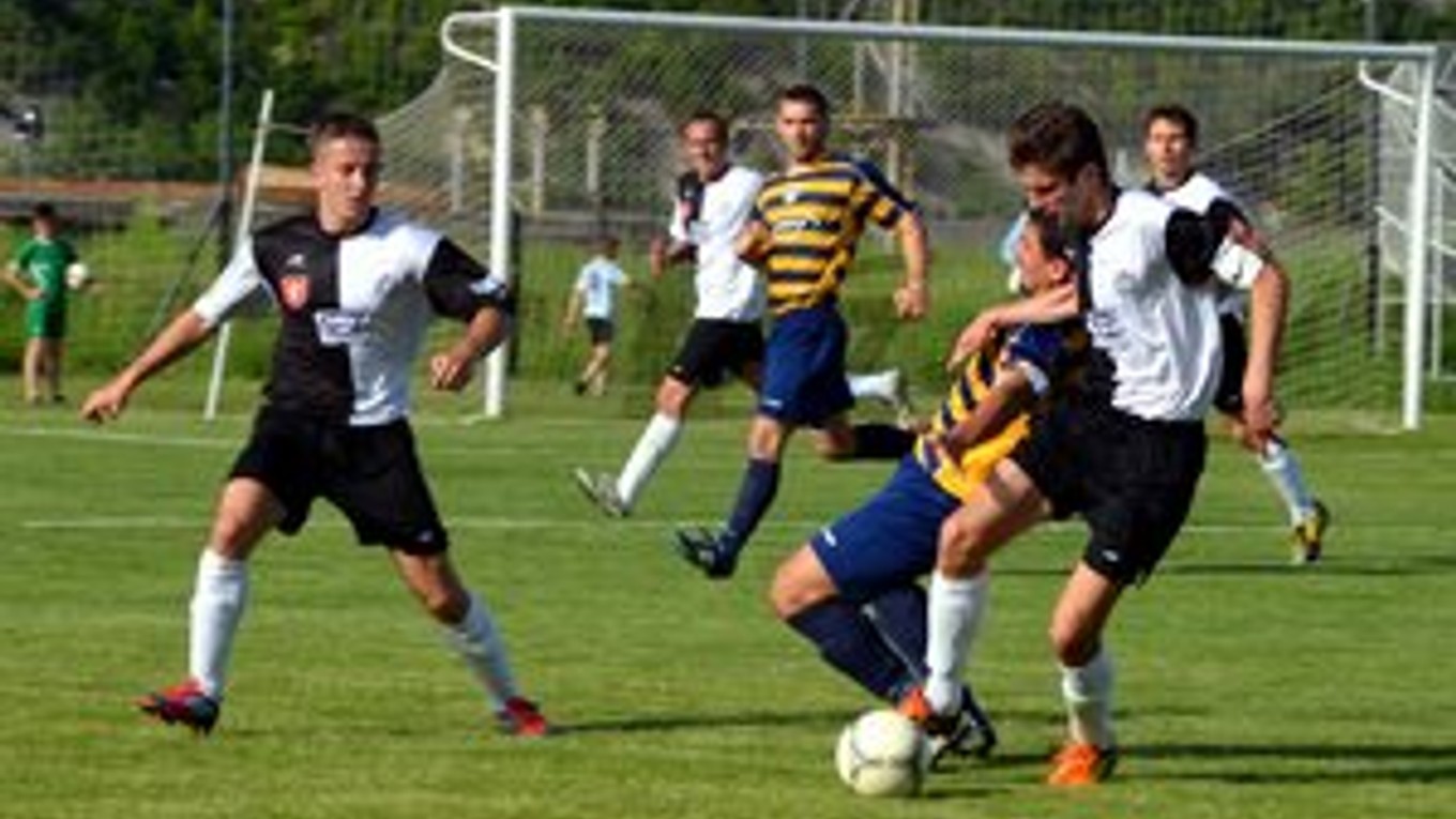 Veľké víťazstvo Krompašanov. V zápase o prvé miesto 5. ligy Juh bolo už po polhodine hry rozhodnuté. Krompašania súkali jeden gól za druhým.