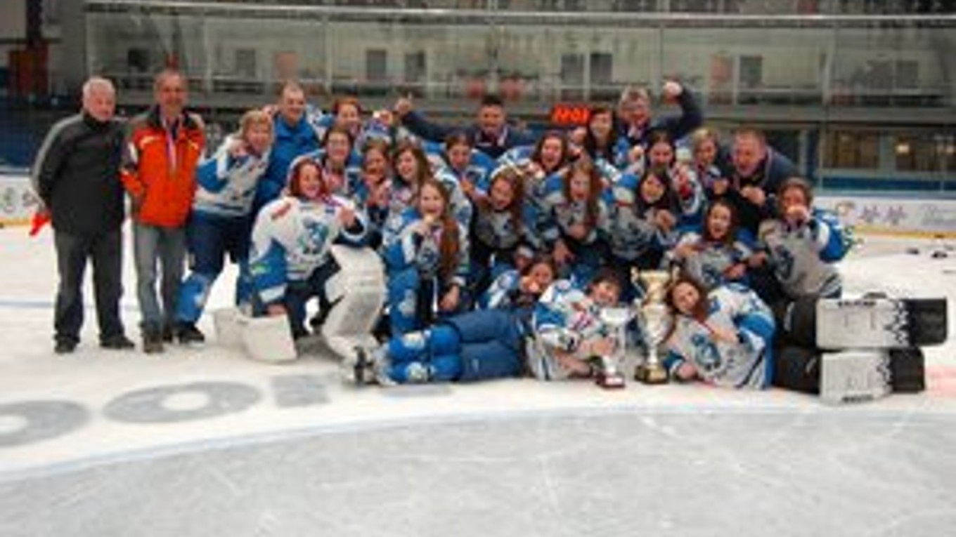 Majsterky z Popradu. Víťazom sezóny 2011/2012 sa stali dievčatá z Popradu, ktoré vo finále porazili Spišskú Novú Ves 2:1 na zápasy.