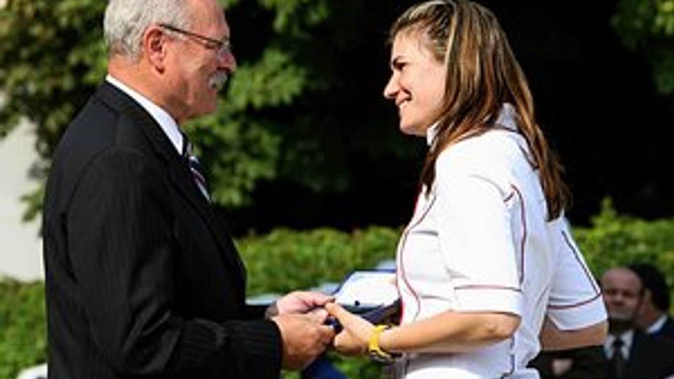 Po Pekingu Londýn. Na olympiáde v Pekingu sa Oľga prebojovala do semifinále. Na snímke počas sľubu u prezidenta republiky.