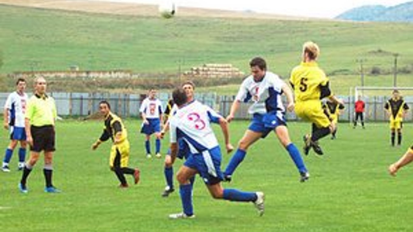 Chrasťania brali body z Odorína. Stretnutie v Odoríne malo svoje rozuzlenie už v prvom polčase, kedy hostia preskočili domácich o tri góly a získali cenné tri body.