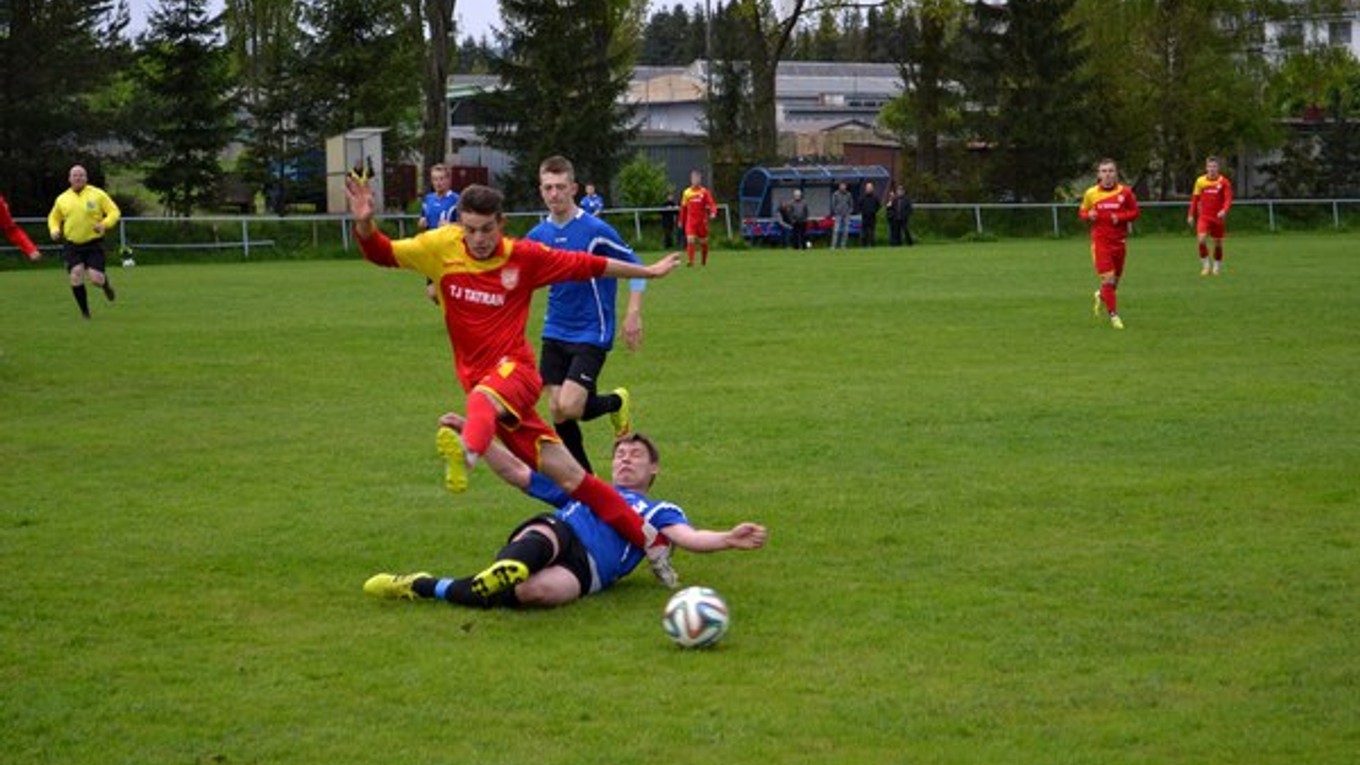 Tesný triumf domácich. Stráže porazili Liptovskú Tepličku 2:1.