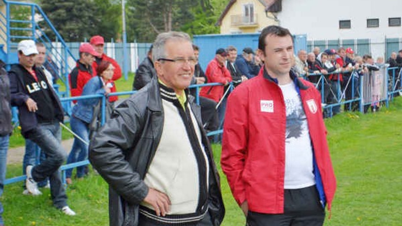 Tréner Kravian. Stanislav Koch (vľavo) v OFK končí.