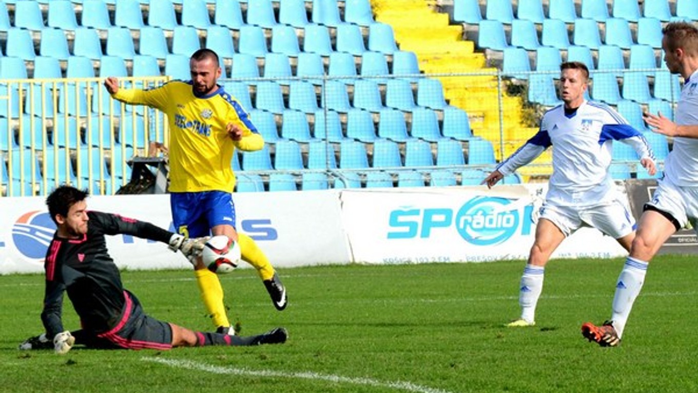 Tóth a jeho tutovka. Lob ponad popradského brankára Košičanovi nevyšiel.