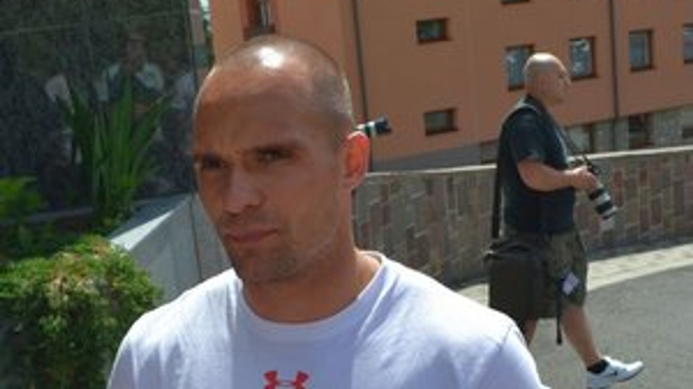 Andrej Sekera. Z Buffala sa sťahuje do Caroliny.