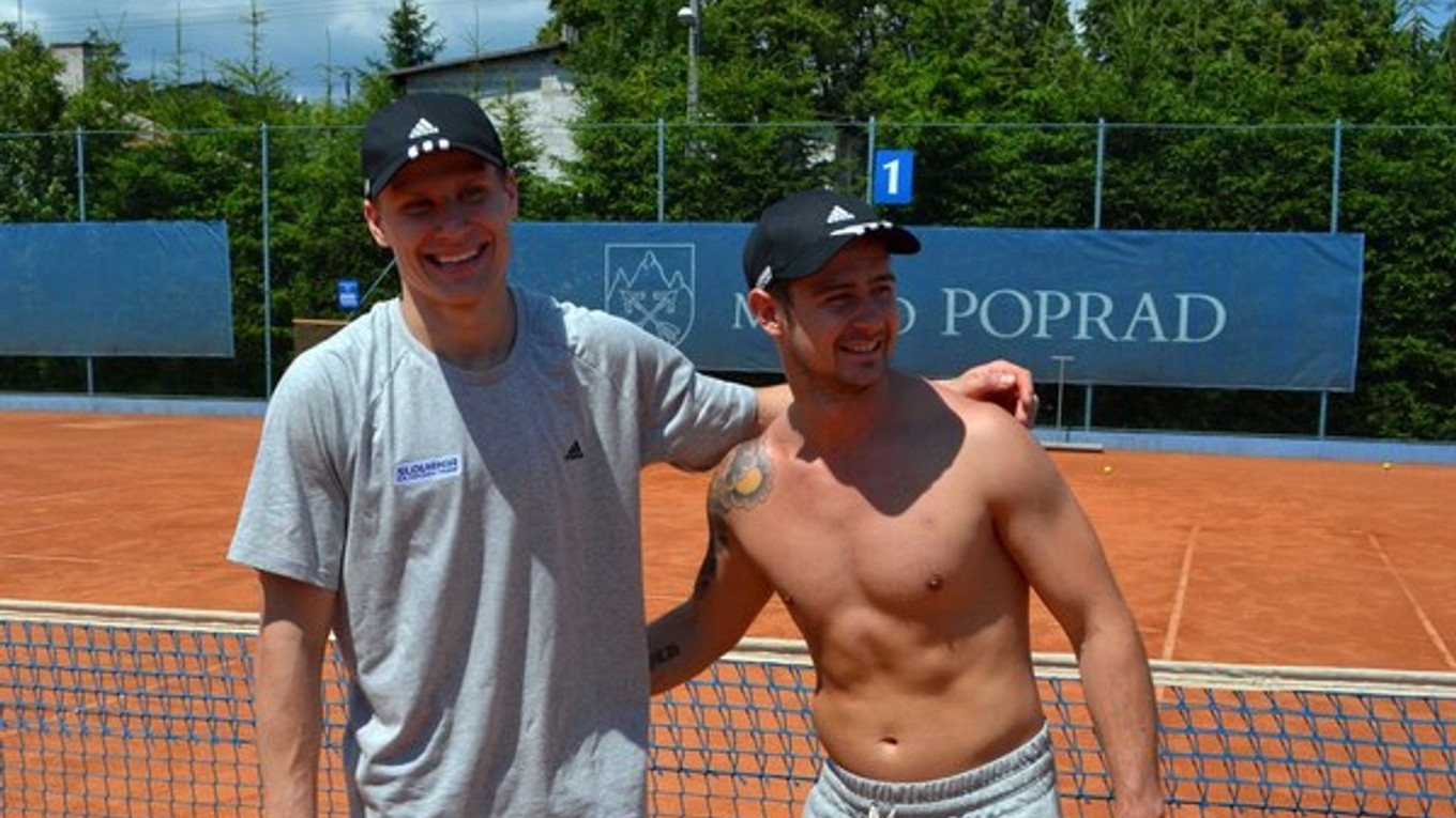 Tenisoví víťazi. Richard Pánik (vľavo) a Tomáš Tatar ani raz neprehrali.