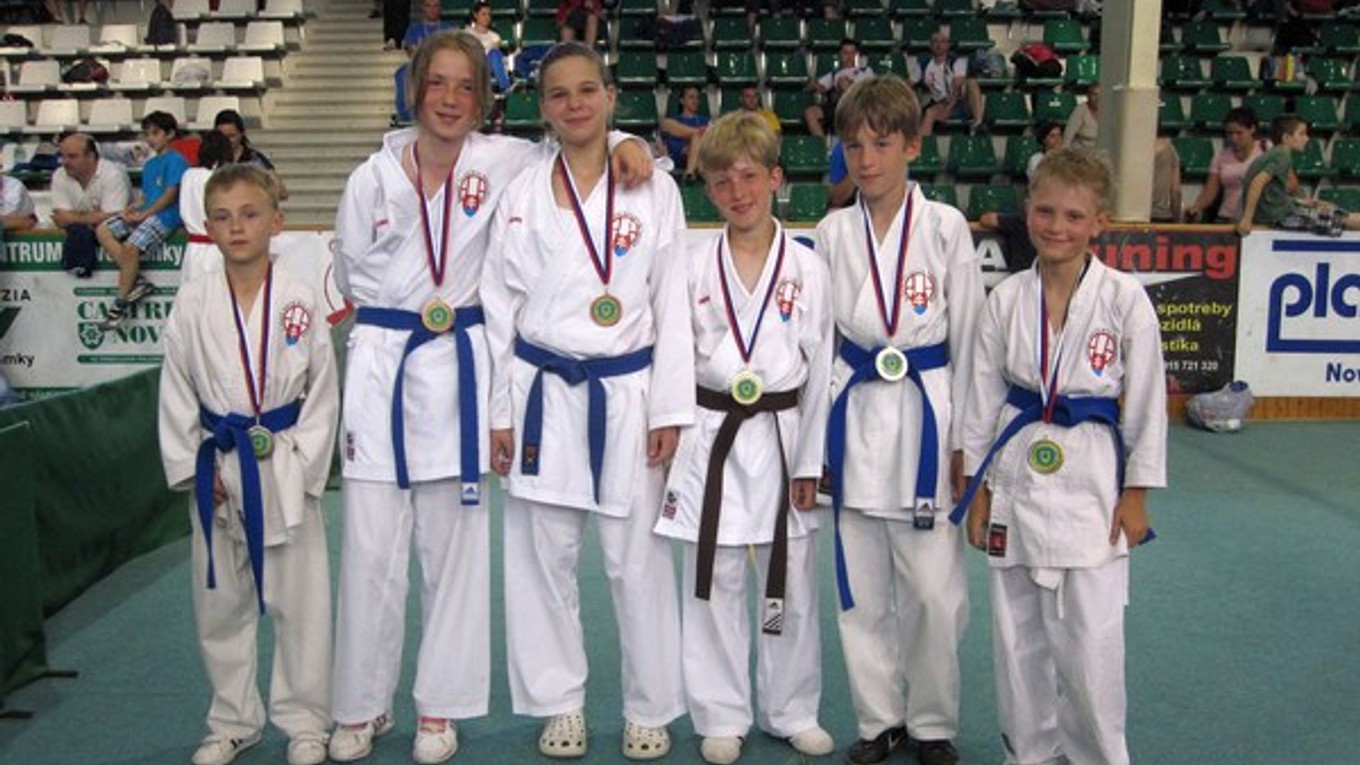 Popradčania. Zľava: Tomajka, Pekarčíková, Píchová, Hauser, Gajan, Jalowiczor.