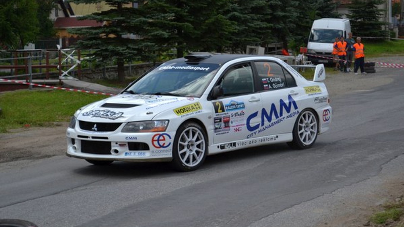 Obhajcovia prvenstva. Posádka Ondrej - Gömöri počas minuloročnej Rallye Tatry.