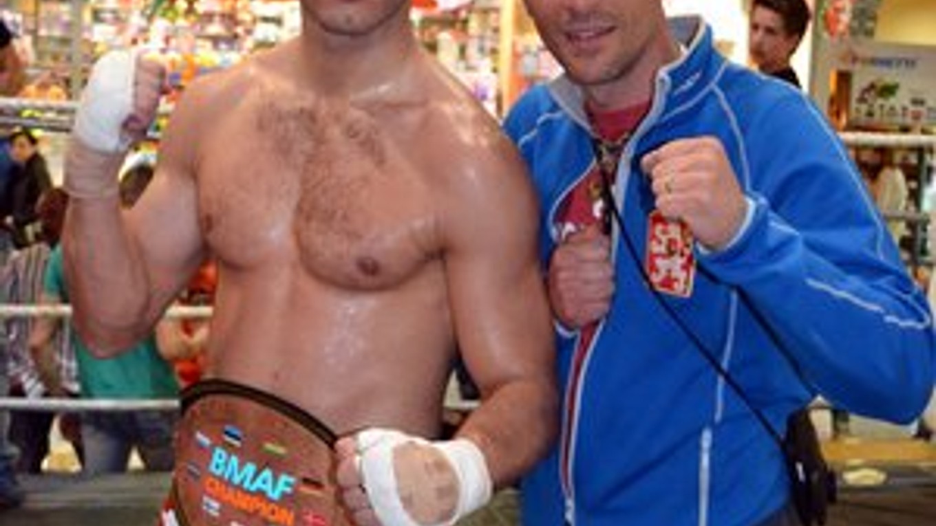 Pavol Garaj. Nový majster sveta so svojím trénerom.