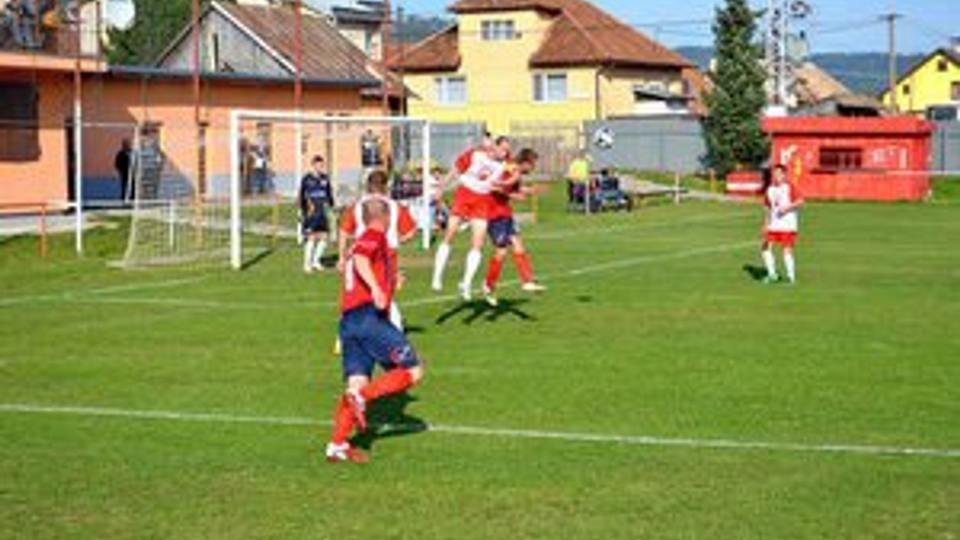 Líder nezaváhal. V. Lomnica vyhrala nad Kravanmi 2:1.