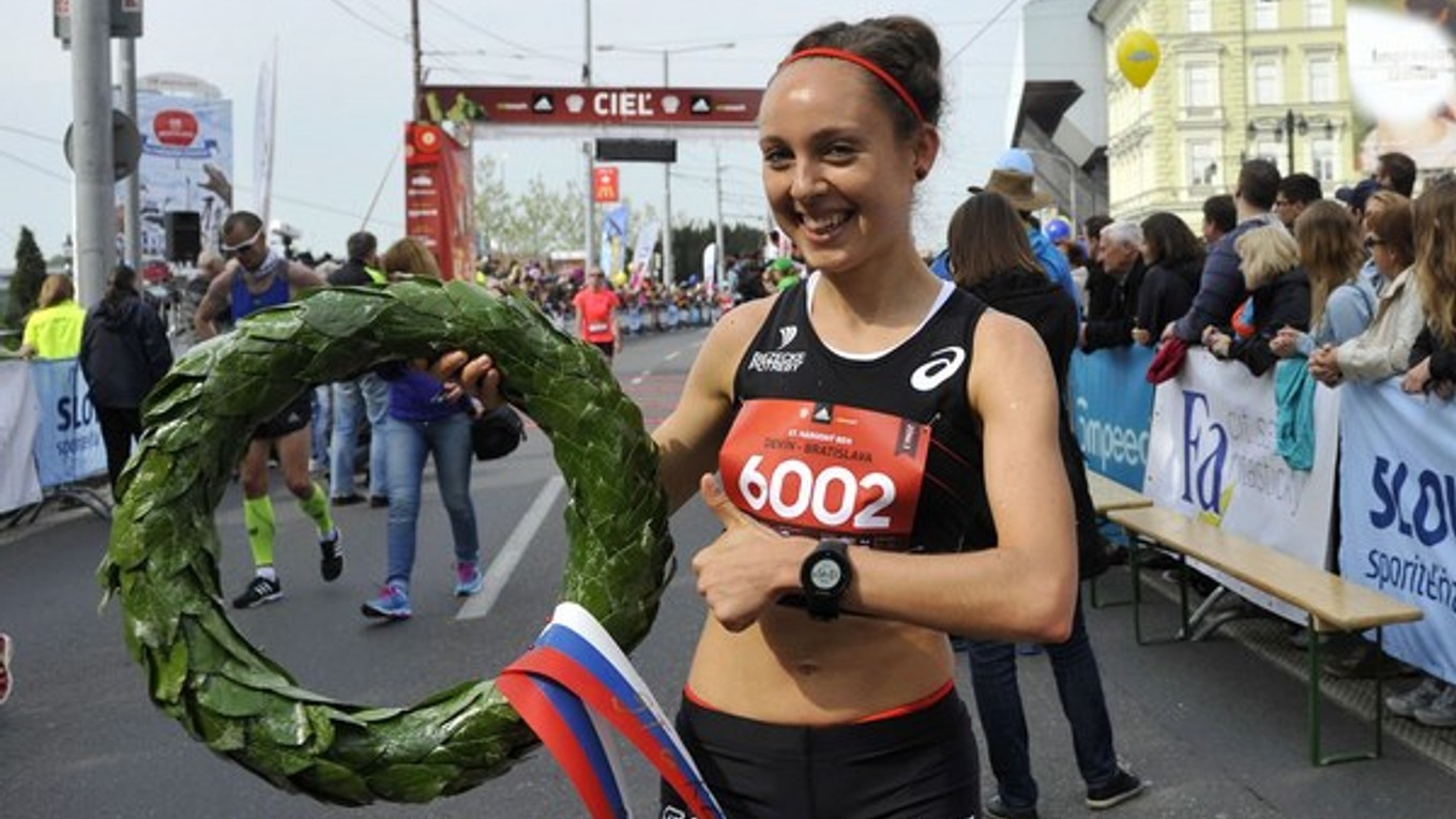 Katarína Berešová. S vavrínovým vencom za víťazstvo v Národnom behu Devín - Bratislava.