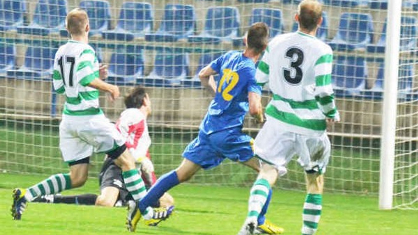 Michalovce strelili Pohroniu šesť gólov. Takto otváral skóre Miroslav Božok (v modrom).