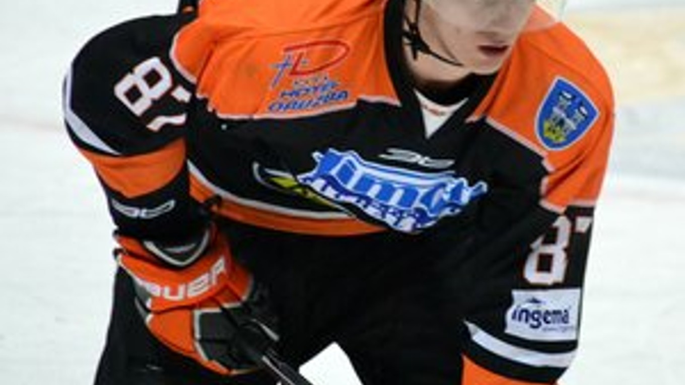 Strelec T. Banovský. Jeho gól však Dukle na body nestačil.