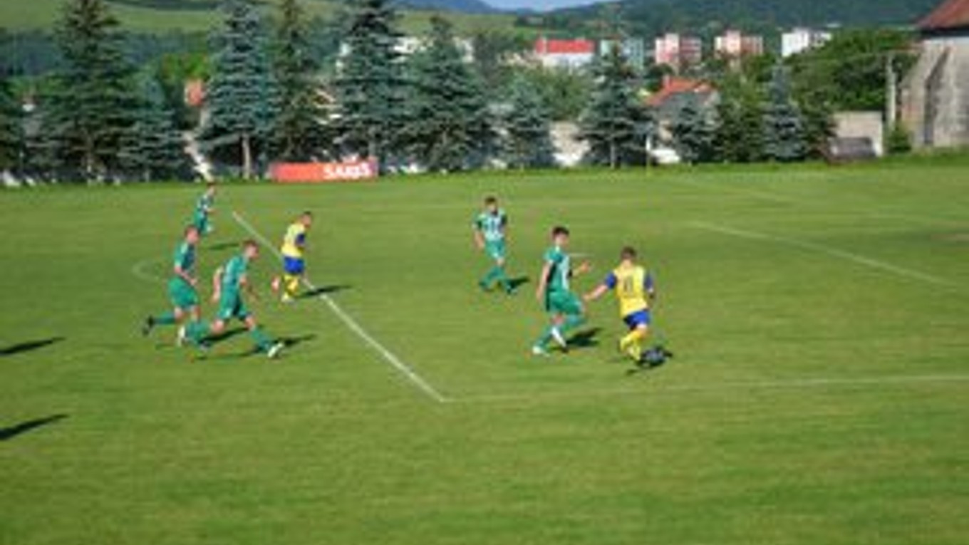 Juniori 1. FC Tatran Prešov. Nestačili v poslednom zápase sezóny na Slavoj Trebišov (v žlto-modrom).