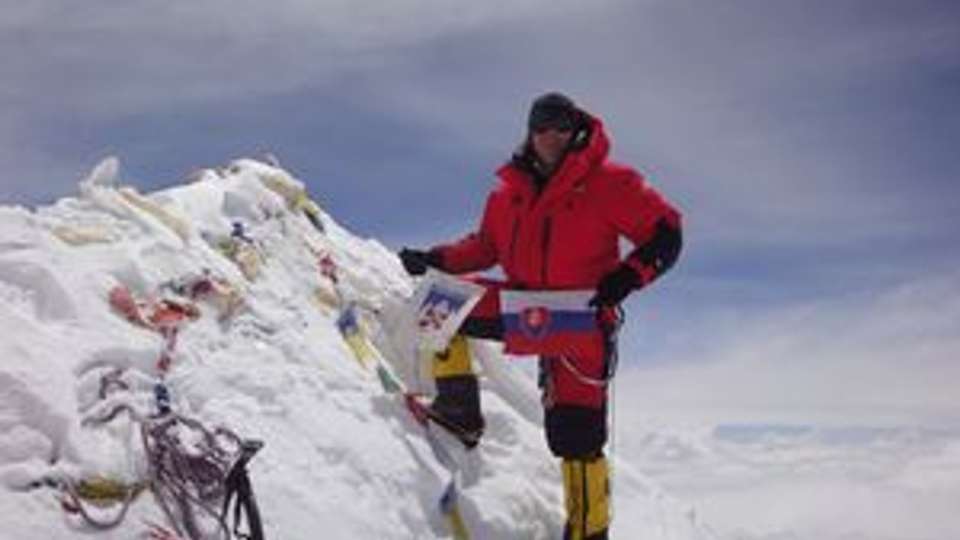Peter Hámor. Na samom vrchole piatej najvyššej hory sveta - Makalu (8463 m n. m.).