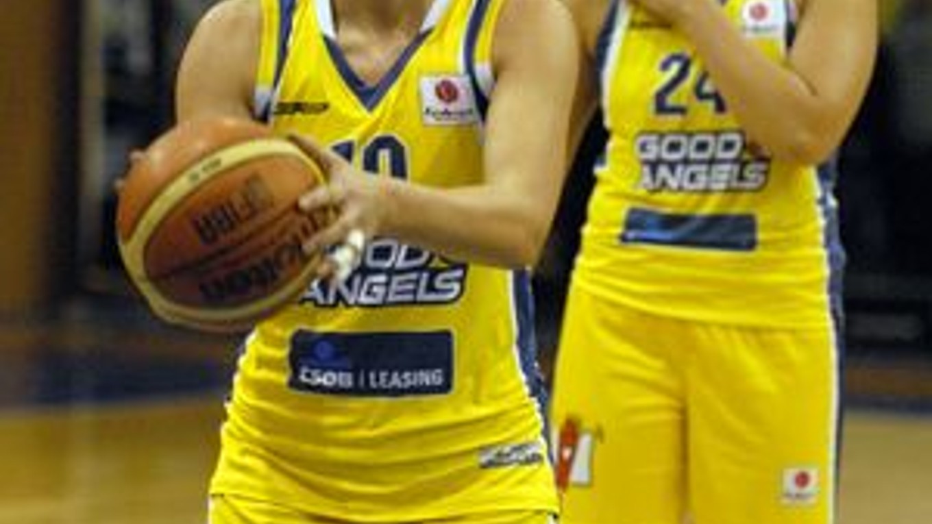 Horáková v popredí.