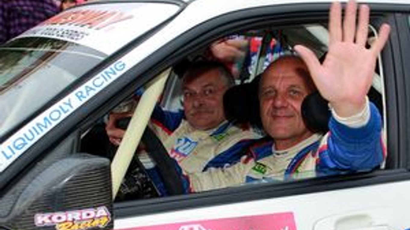 Skúsená dvojica. Igor Drotár (vpravo) a Vlado Bánoci v kokpite svojho Subaru Impreza WRC.